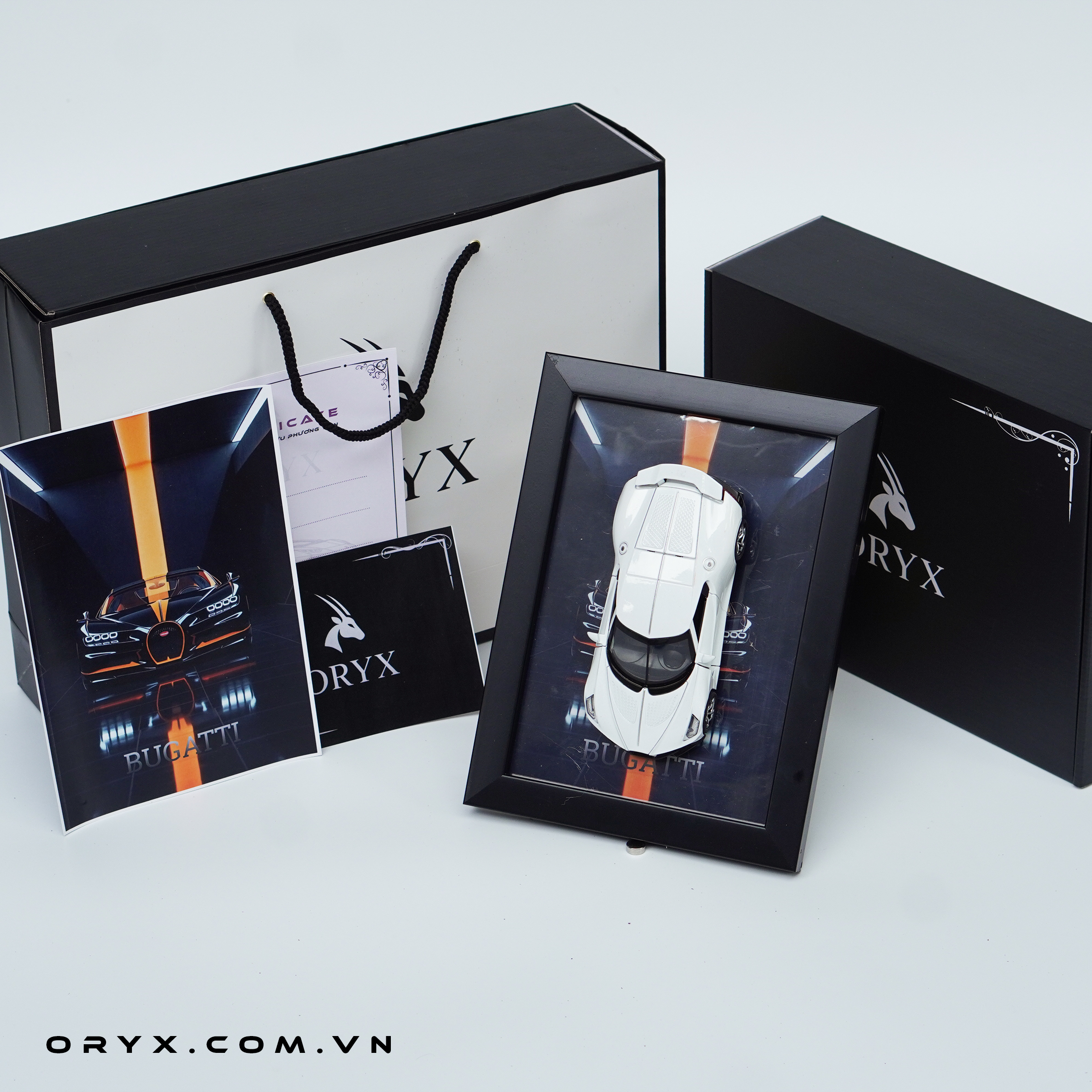 Bugatti La Voiture Noire trắng khung phẳng 1