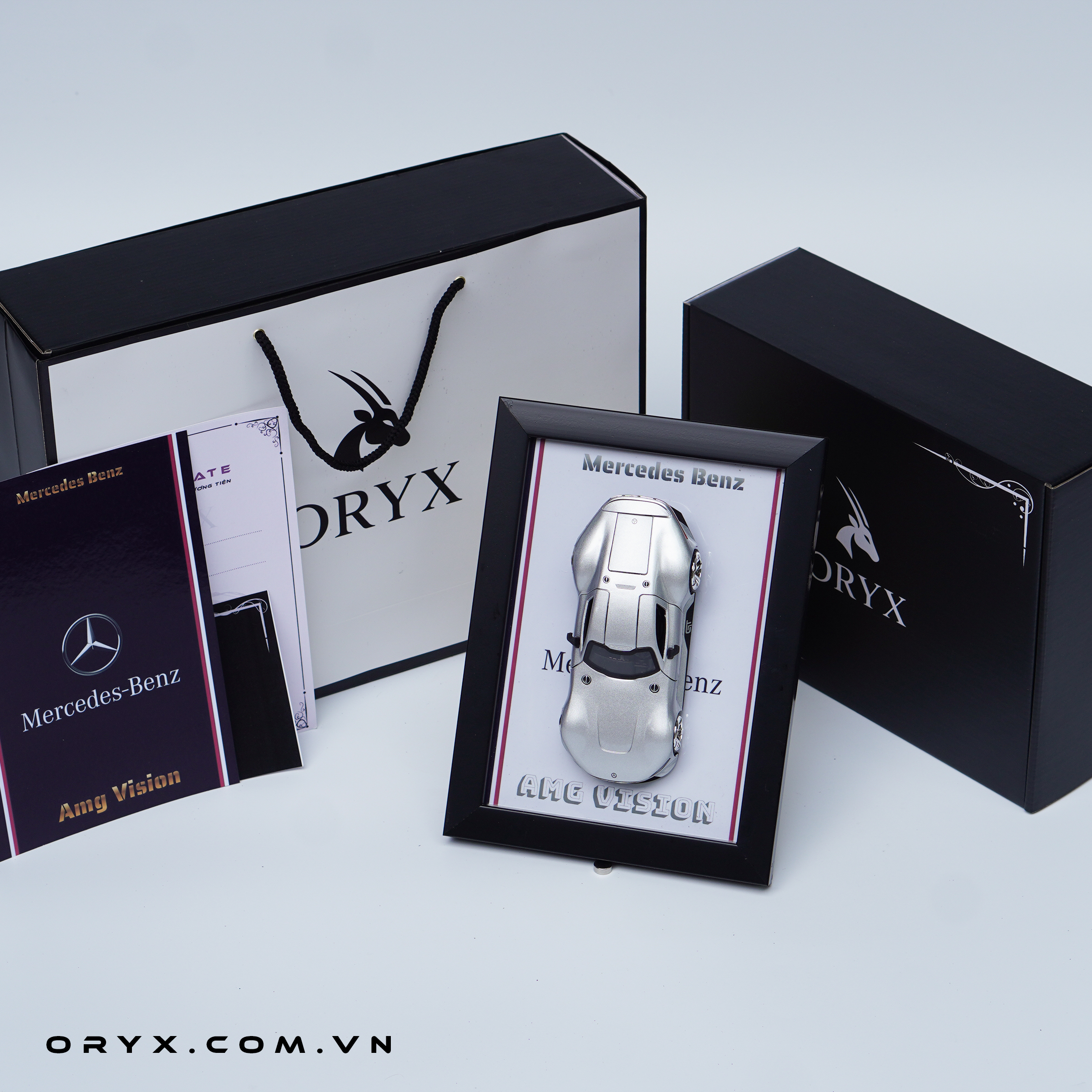 Mercedes-Benz AMG Vision Gran Turismo khung phẳng bạc 2