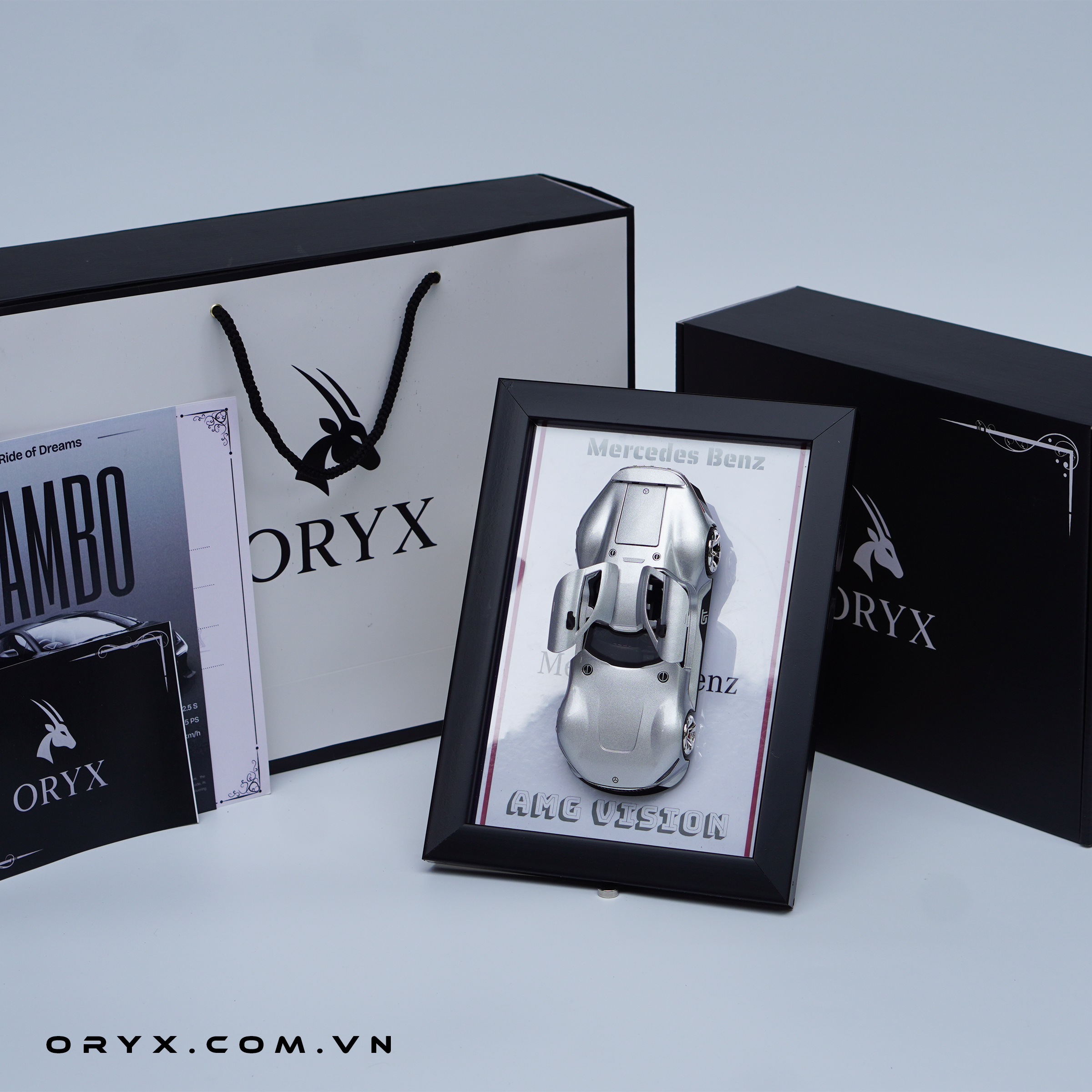 Mercedes-Benz AMG Vision Gran Turismo khung phẳng bạc 3