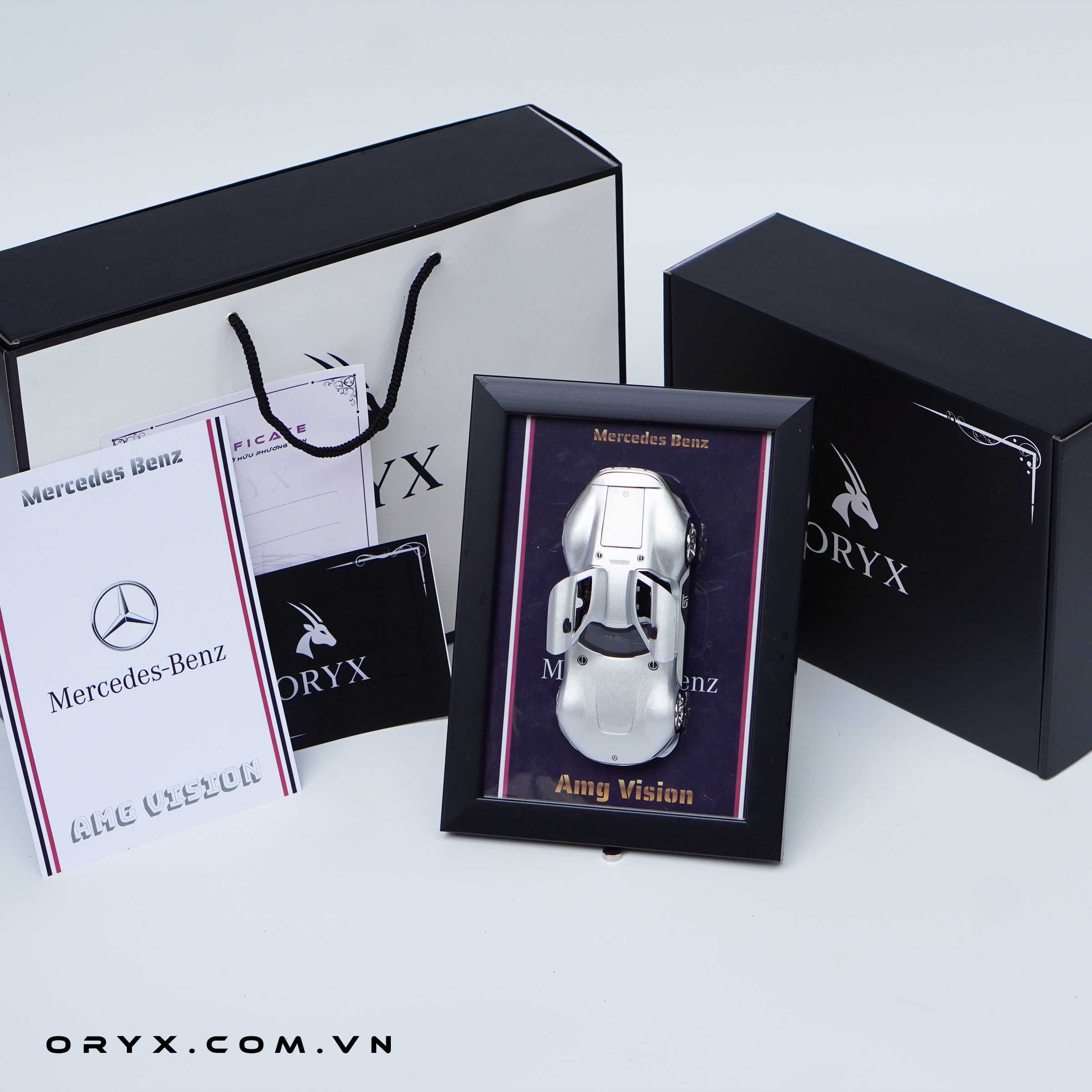 Mercedes-Benz AMG Vision Gran Turismo khung phẳng bạc