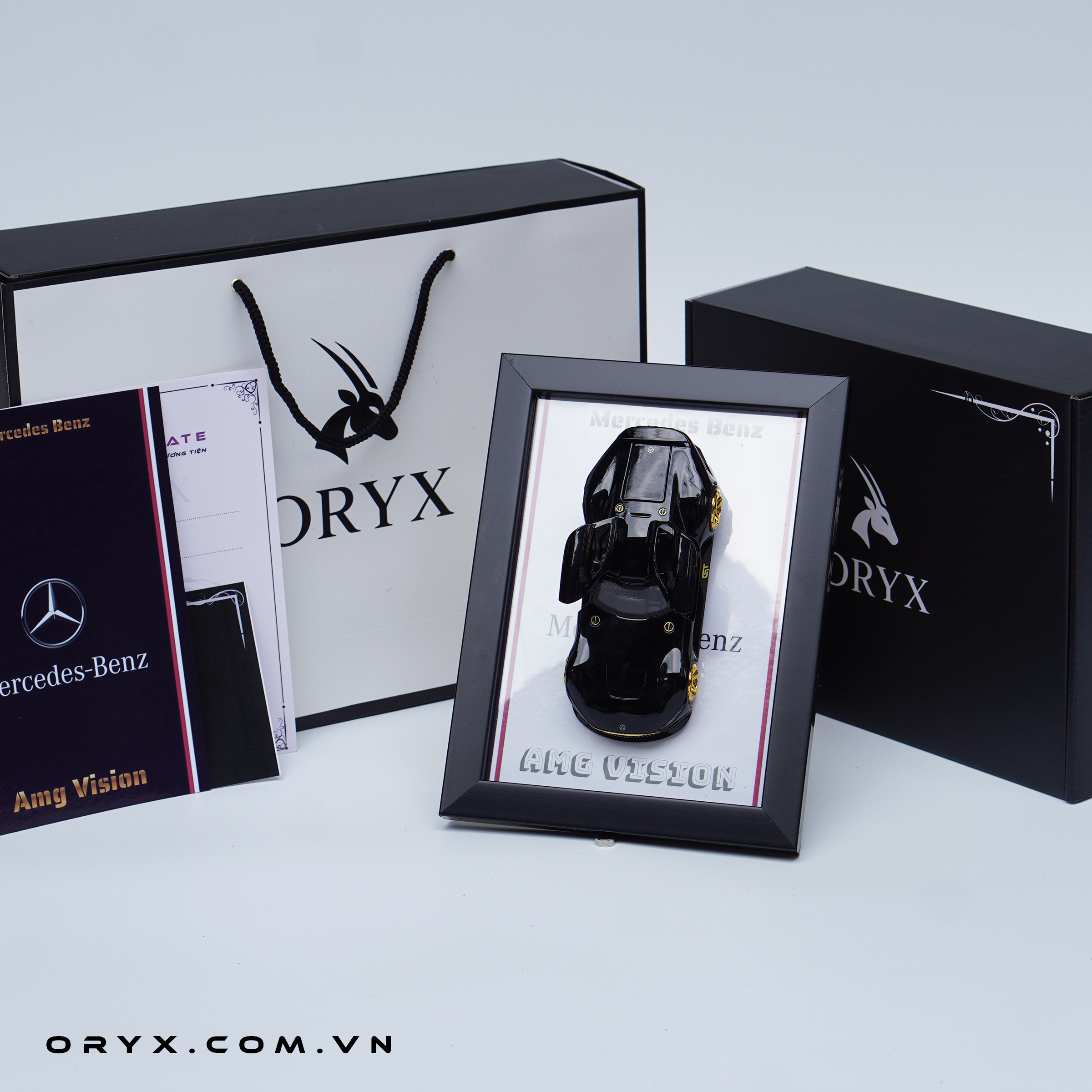 Mercedes-Benz AMG Vision Gran Turismo khung phẳng đen bóng 2