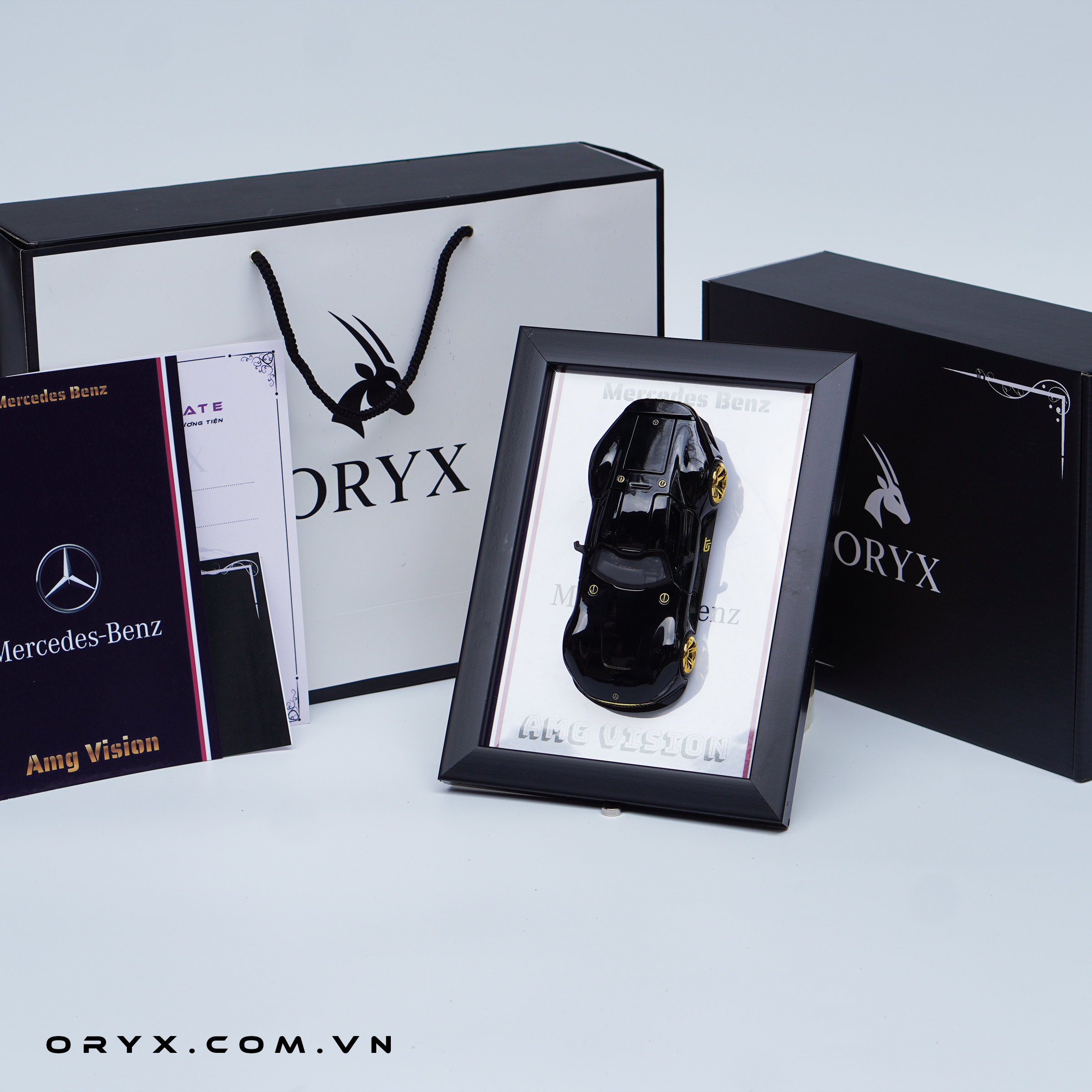 Mercedes-Benz AMG Vision Gran Turismo khung phẳng đen bóng